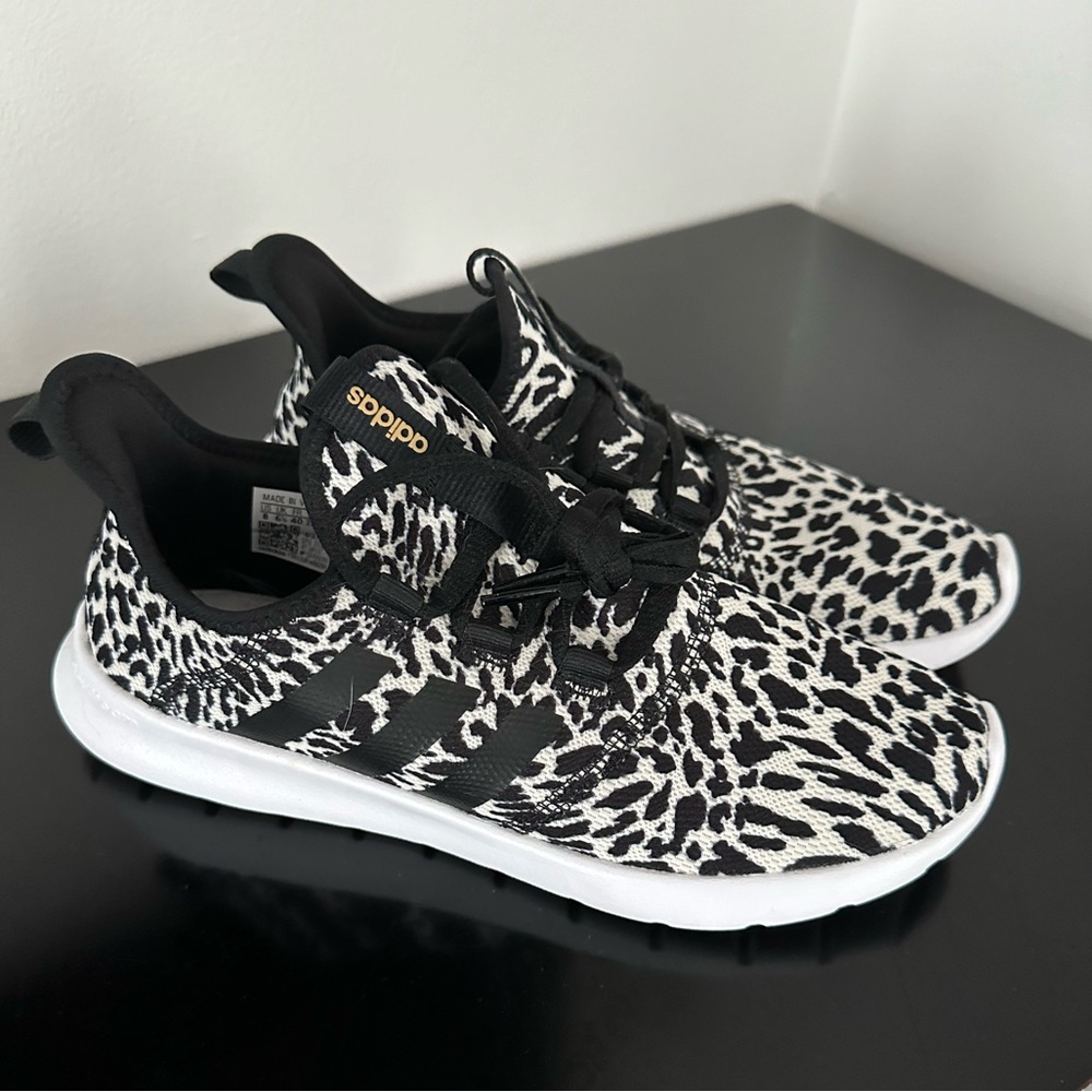 Adidas cloud foam women’s sneaker size 8